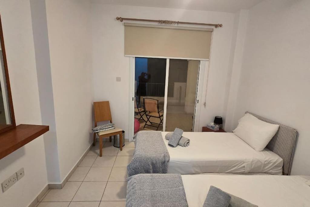 Hesperides Gardens, Spacious 2 Bedroom Apartment Paphos