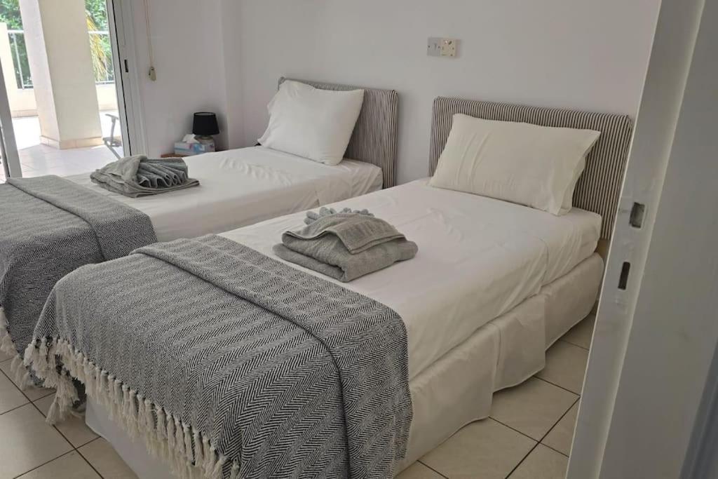Apartment Hesperides Gardens, Spacious 2 Bedroom Paphos
