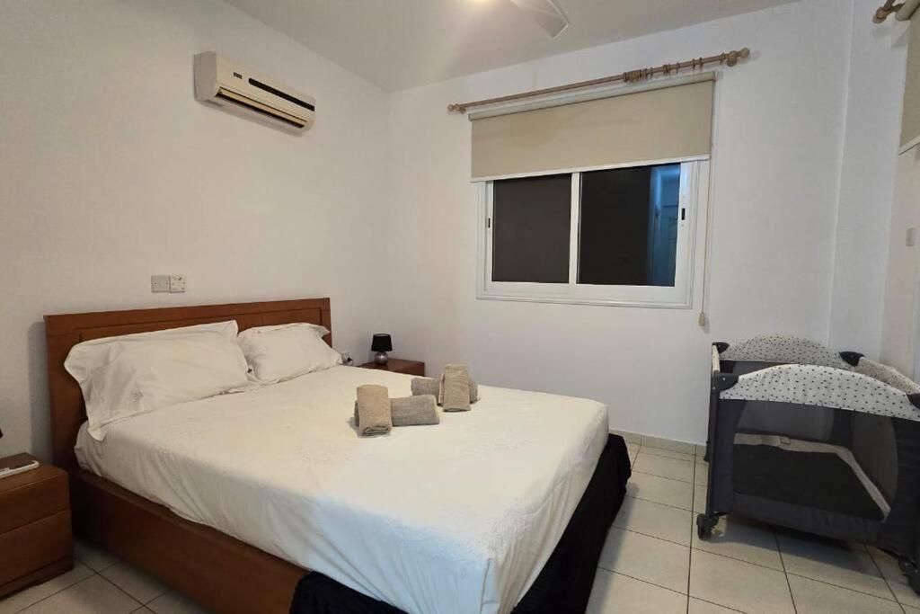 Hesperides Gardens, Spacious 2 Bedroom Apartment Paphos