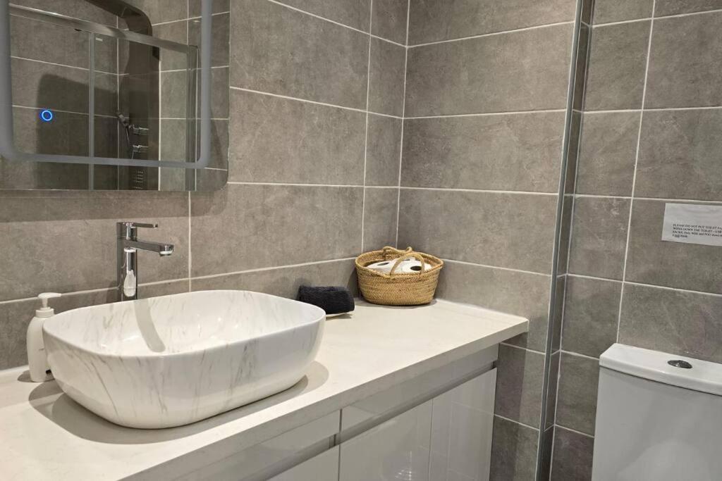 Hesperides Gardens, Spacious 2 Bedroom Apartment
