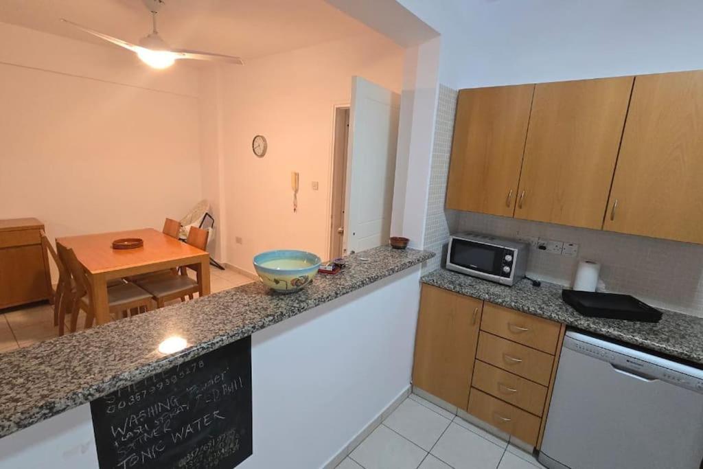 Hesperides Gardens, Spacious 2 Bedroom Apartment Paphos